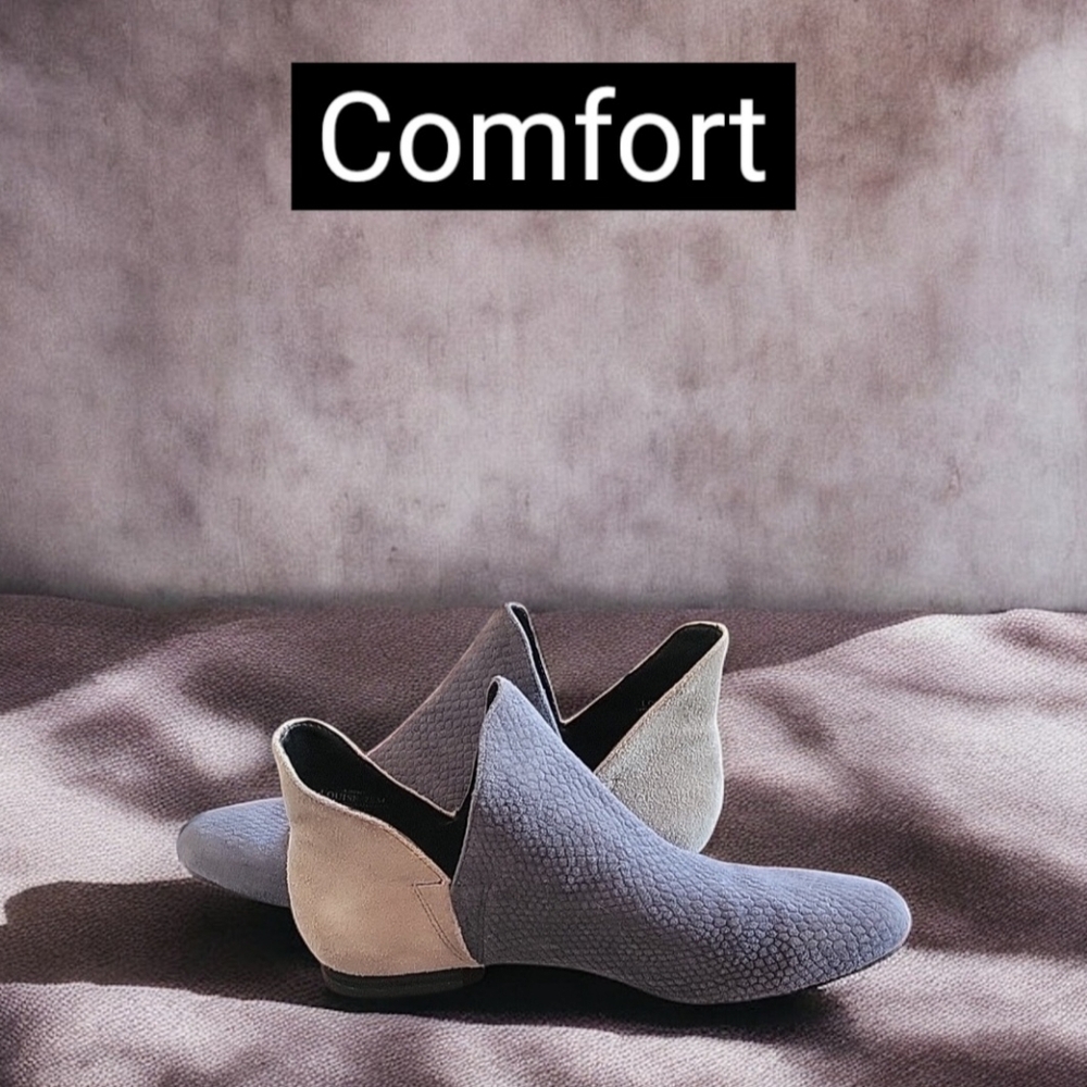 LOGO LOUISE ankle booties